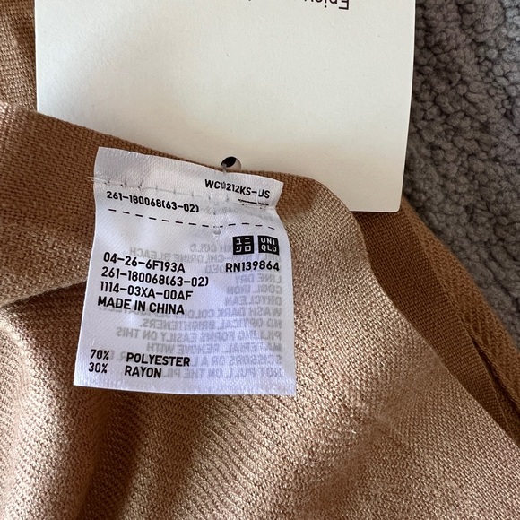 Uniqlo scarf/two way stole - Picture 4 of 4